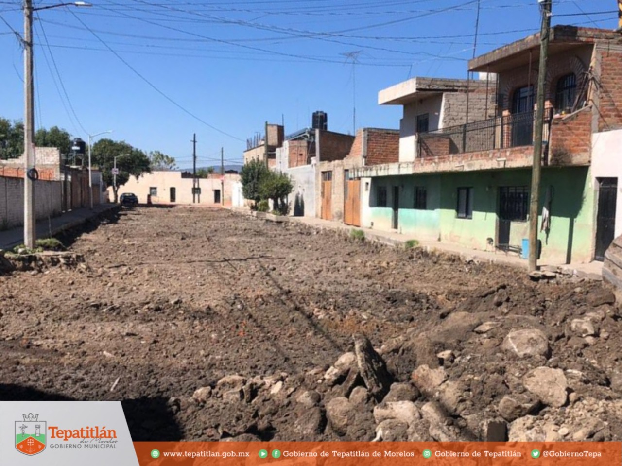 EN PEGUEROS SE INICIÓ LA RECONSTRUCCIÓN DE LA CALLE JUÁREZ