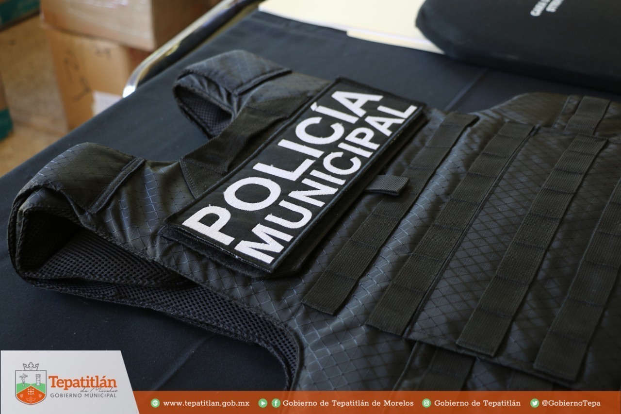Trece municipios de la Región Altos Sur reciben nuevos uniformes policiacos