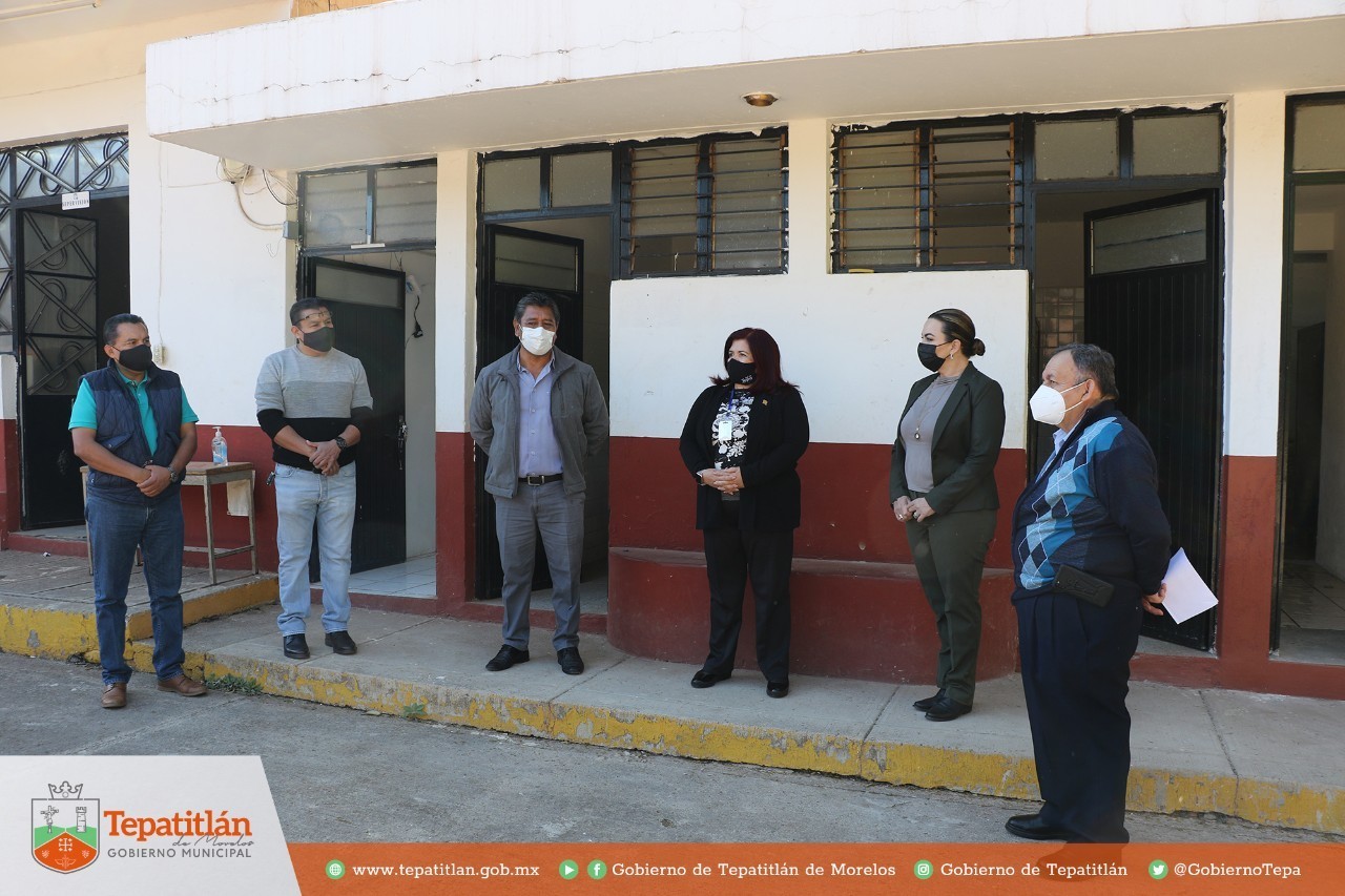 Nena de Anda entrega obras en la primaria Cuauhtémoc