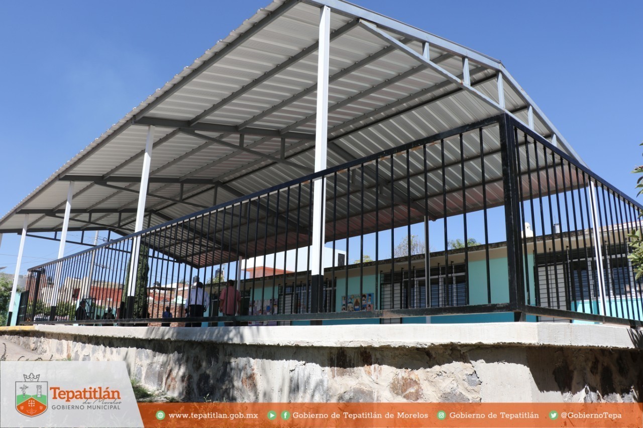 Primaria Felipe Ángeles ya tiene nuevo patio cívico