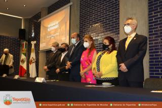 Asiste la Lic. María Elena de Anda al Segundo Informe de la Rectora Karla Planter