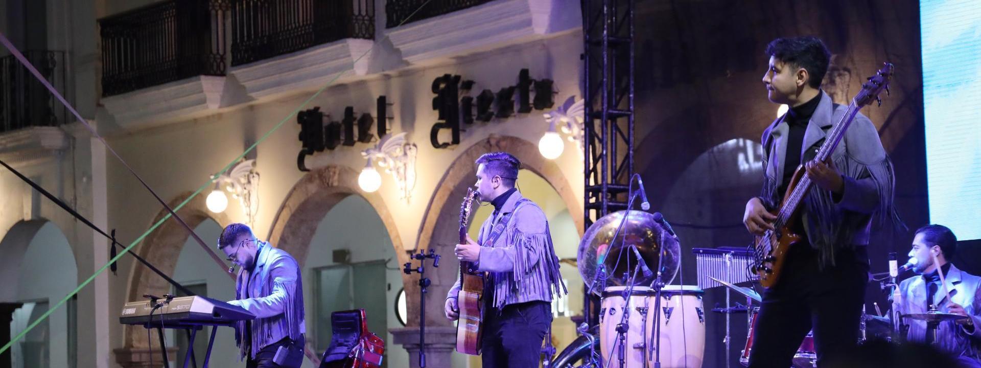 El regional mexicano brilla en el teatro del pueblo