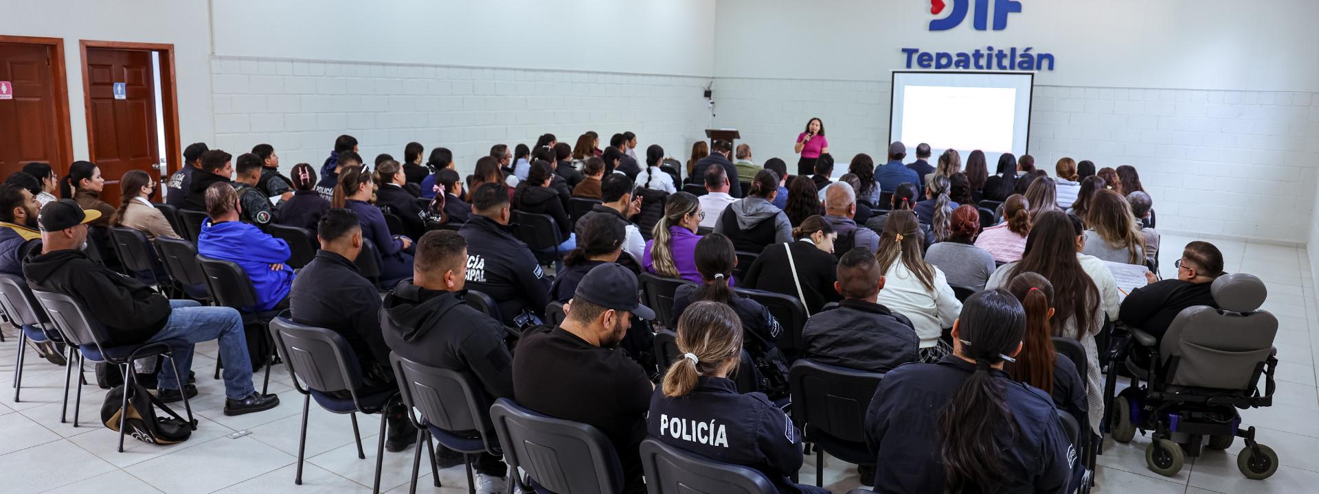 Funcionarios de la Región Altos Sur se capacitan en protocolos para la atención y protección de la niñez