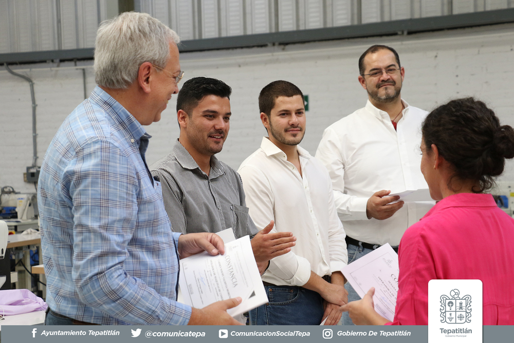 Entrega de Constancias por termino del  curso 